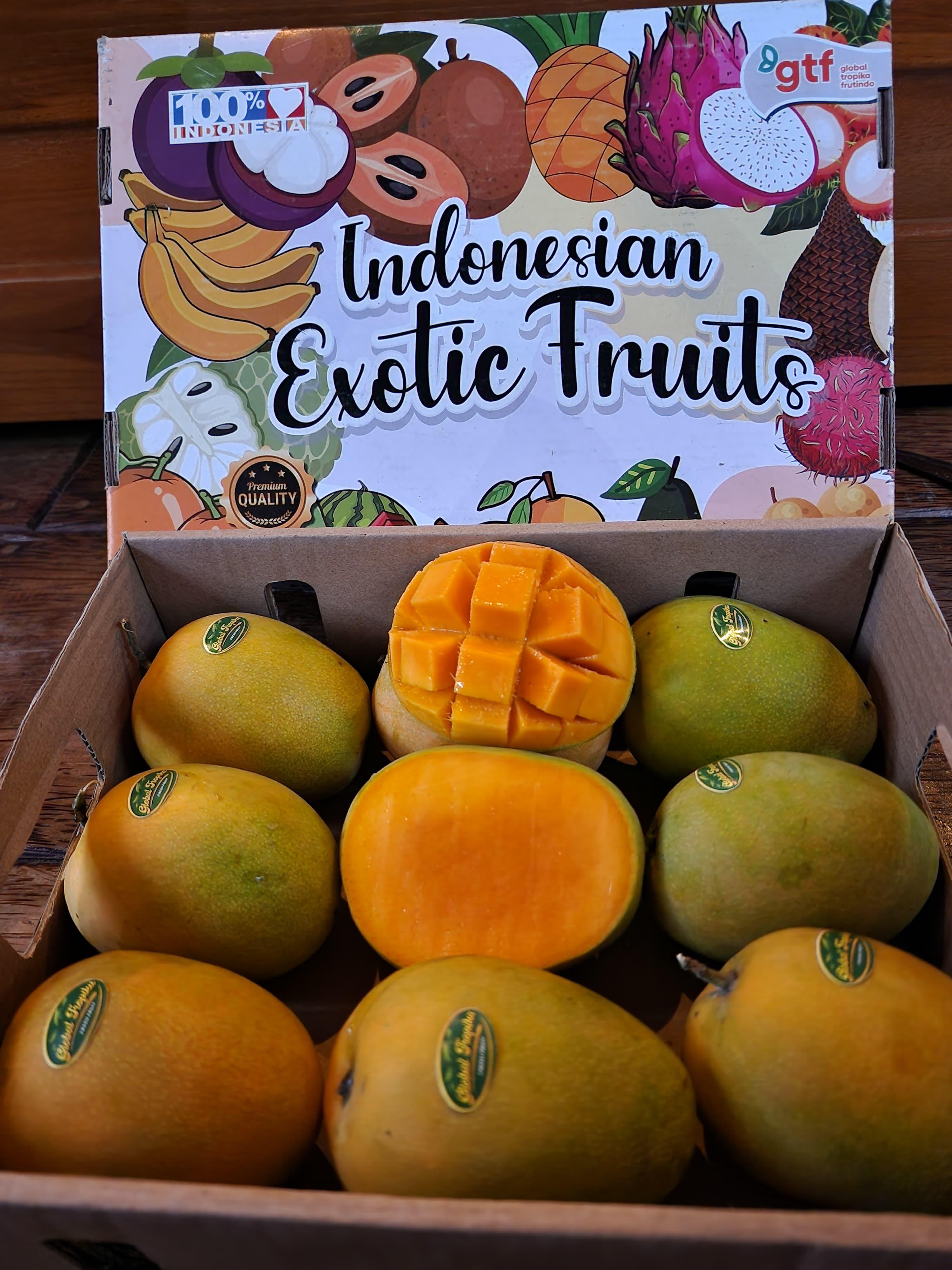 Premium Indonesian Alphonso Mangoes The King of Fruits with Global Market Appeal
